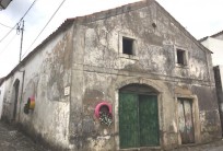 Edifício antigo para recuperar - A dos Negros, Óbidos
